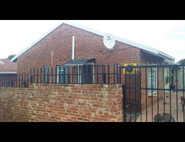 6 BEDROOM HOUSE FOR SALE IN SOPHIATOWN